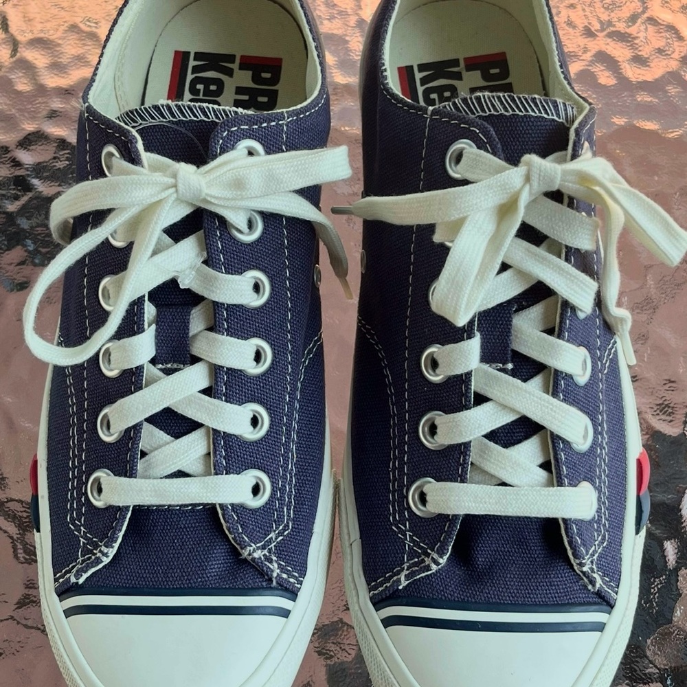 Mens Navy Sneakers with White Laces